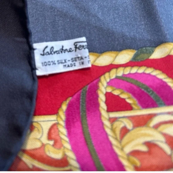 Salvatore Ferragamo scarf - Picture 4 of 13